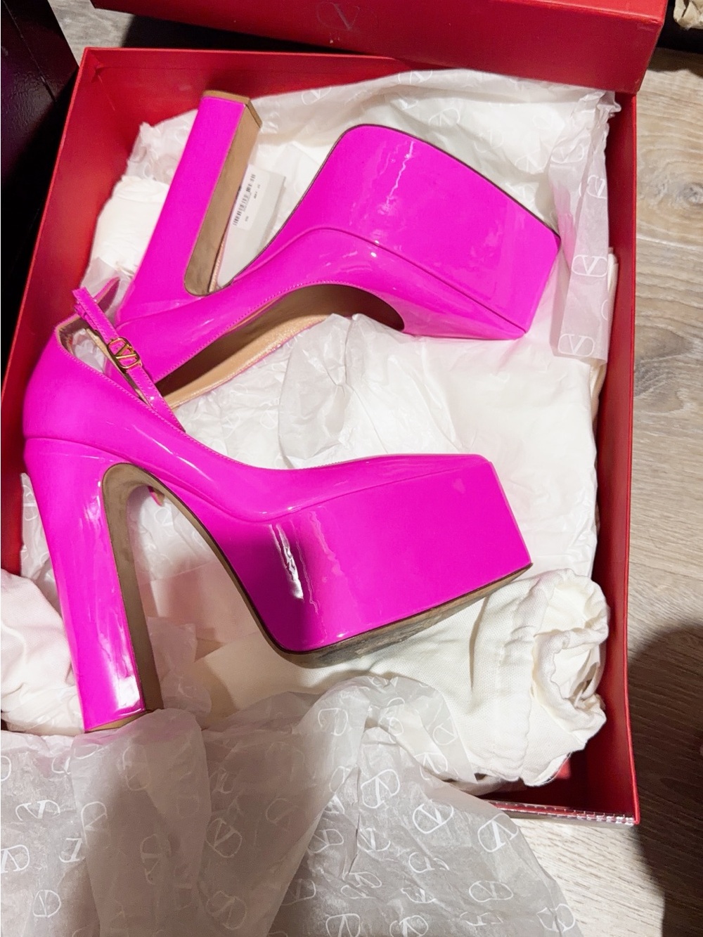 Valentino Garavani Patent Platform Ankle-Strap Pumps in Hot Pink - Picture 6 of 6